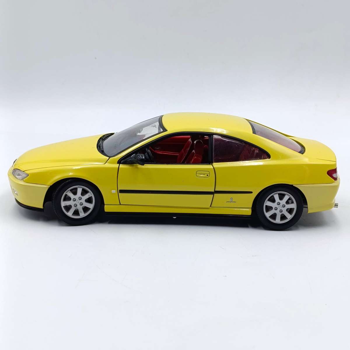 Gate Peugeot 406 Coupe die-cast model car - mirrors repaired - scale 1/18