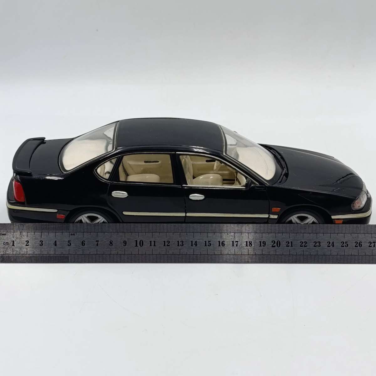 Maisto 2004 Chevrolet Impala SS die-cast model car - some chassis damage - scale 1/18
