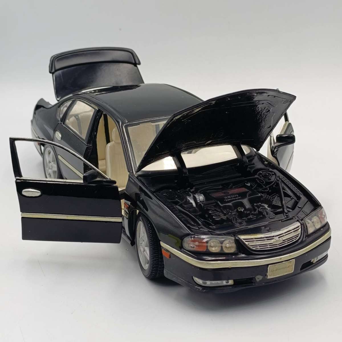 Maisto 2004 Chevrolet Impala SS die-cast model car - some chassis damage - scale 1/18