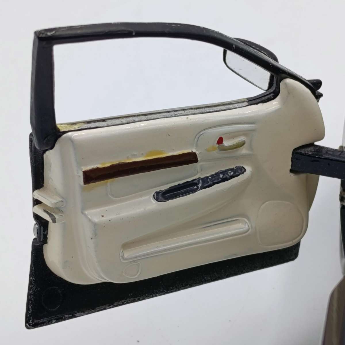 Maisto 2004 Chevrolet Impala SS die-cast model car - some chassis damage - scale 1/18