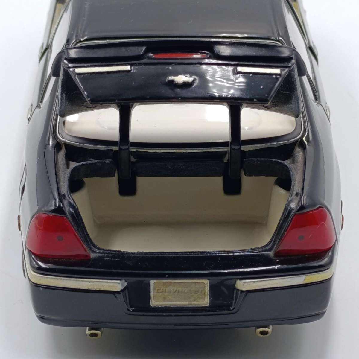 Maisto 2004 Chevrolet Impala SS die-cast model car - some chassis damage - scale 1/18