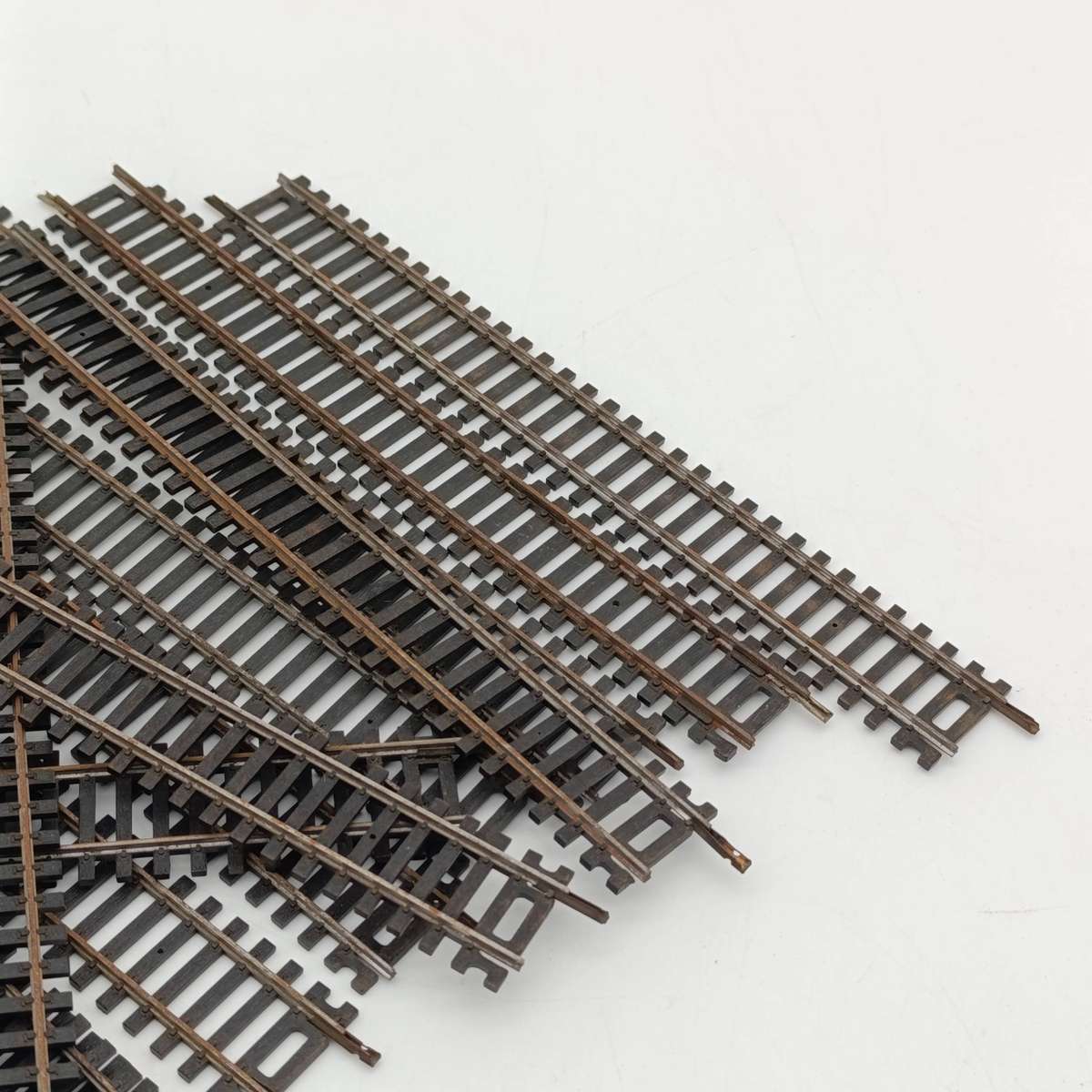 Lot of 13 Lima HO scale straight railway tracks