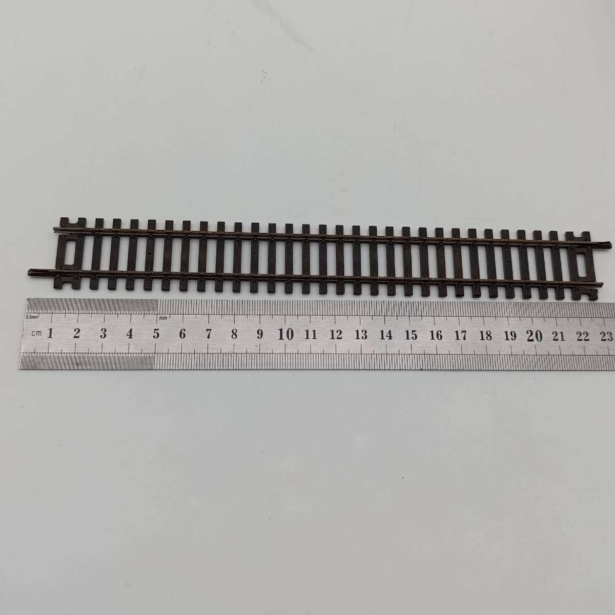 Lot of 13 Lima HO scale straight railway tracks