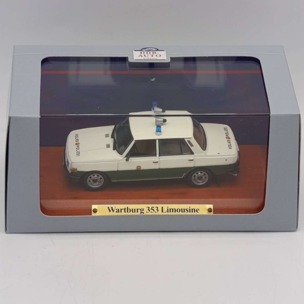 DDR Auto Wartburg 353 Limousine die-cast model car in box - scale 1/43