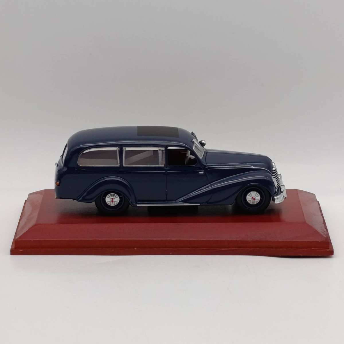 DDR Auto EMW 340 Kombi die-cast model car in box - scale 1/43