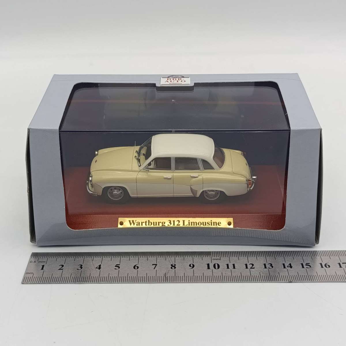 DDR Auto Wartburg 312 Limousine die-cast model car in box - scale 1/43