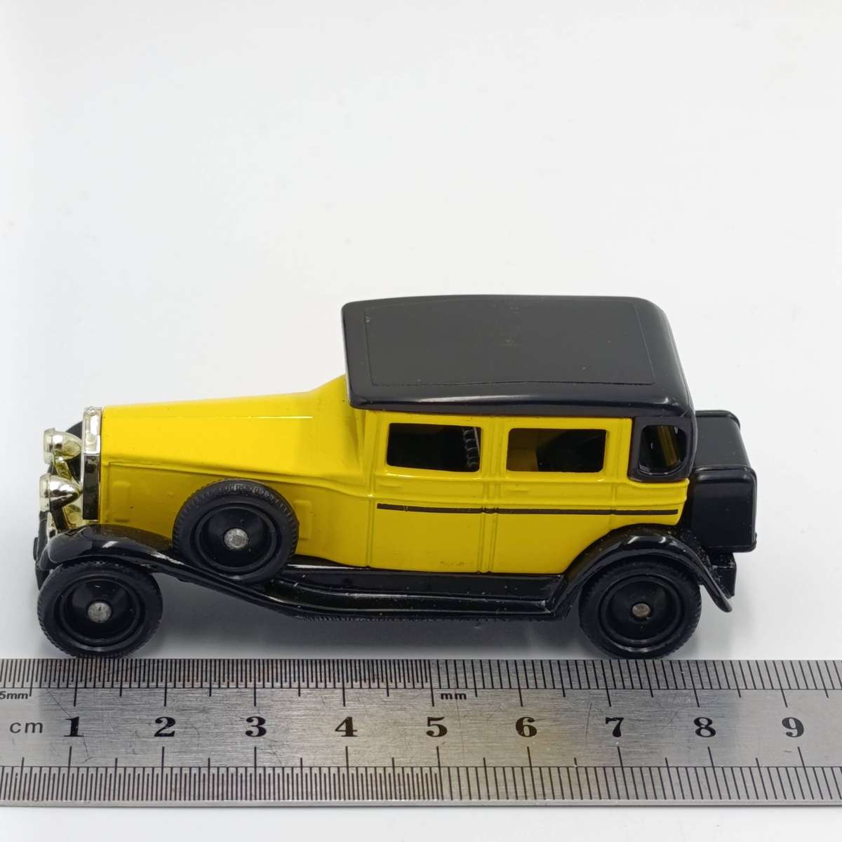 Ledo 1929 Rolls-Royce Phantom II Yellow die-cast model car in box