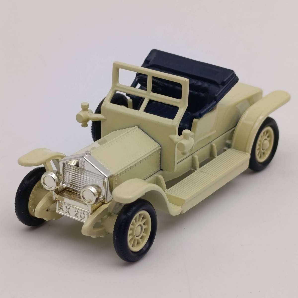 Lledo 1907 Rolls-Roye silver ghost coupe die-cast model car in box