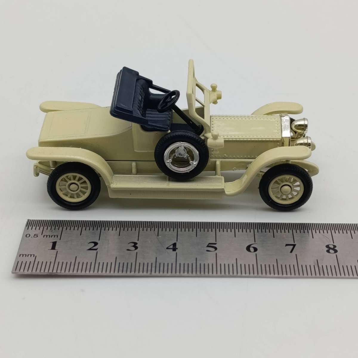 Lledo 1907 Rolls-Roye silver ghost coupe die-cast model car in box