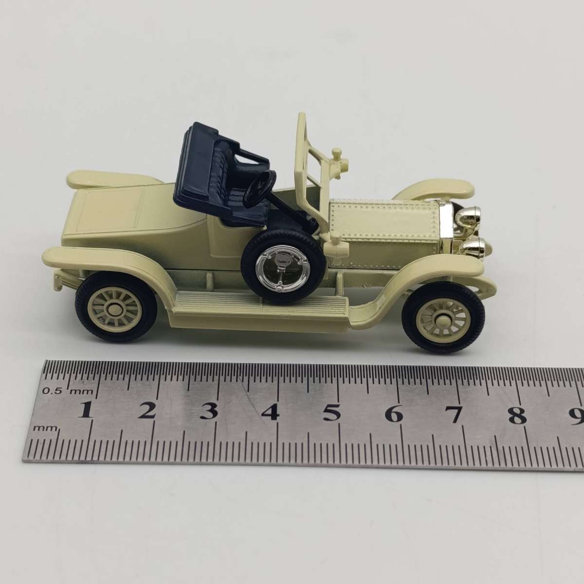 Lledo 1907 Rolls-Royce silver ghost coupe die-cast model car in box