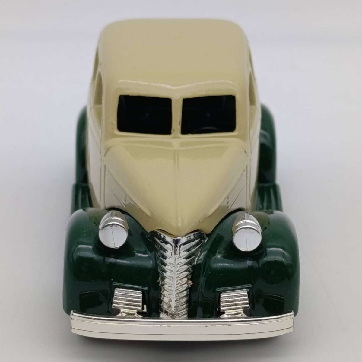 Lledo 1939 Chevrolet die-cast model car in box