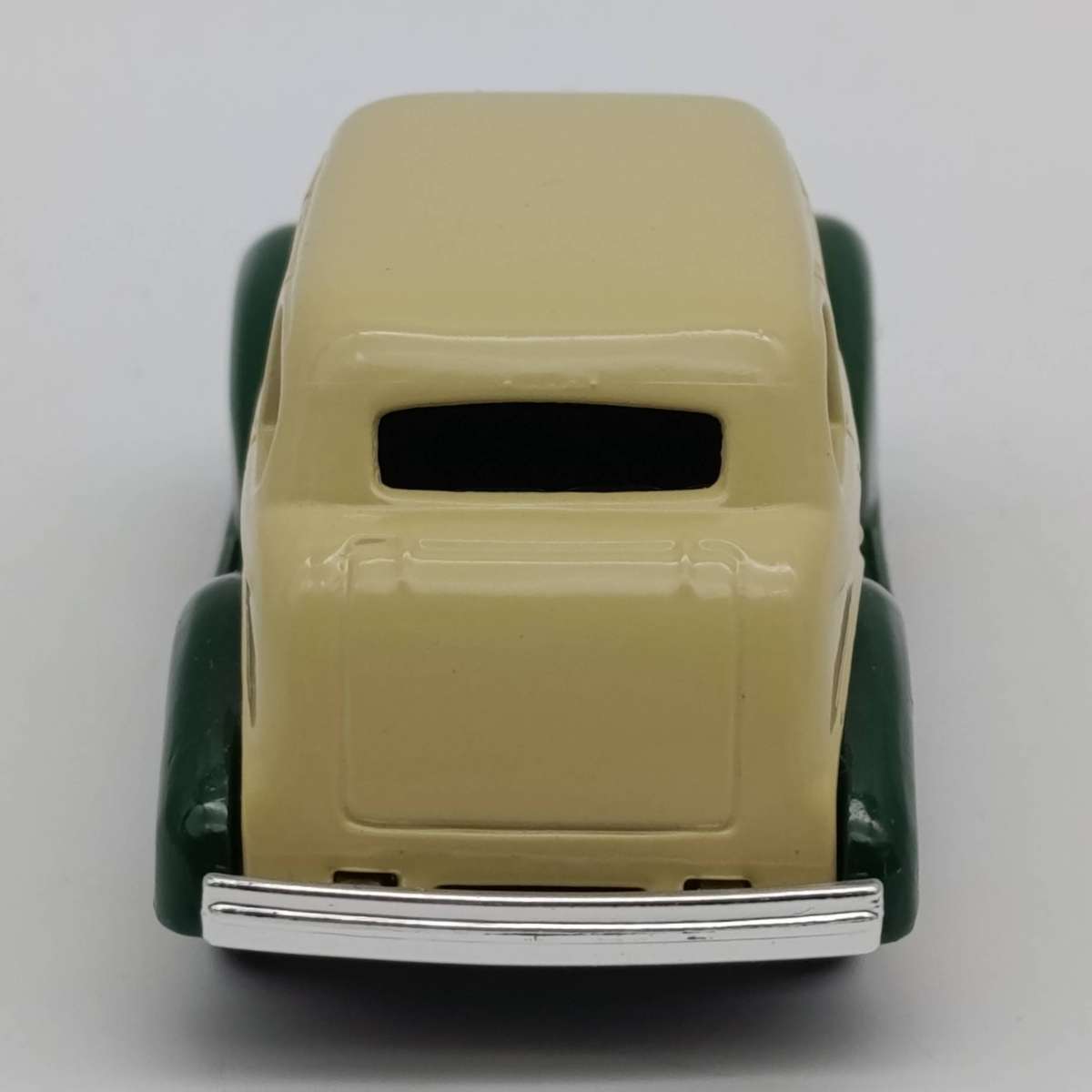 Lledo 1939 Chevrolet die-cast model car in box