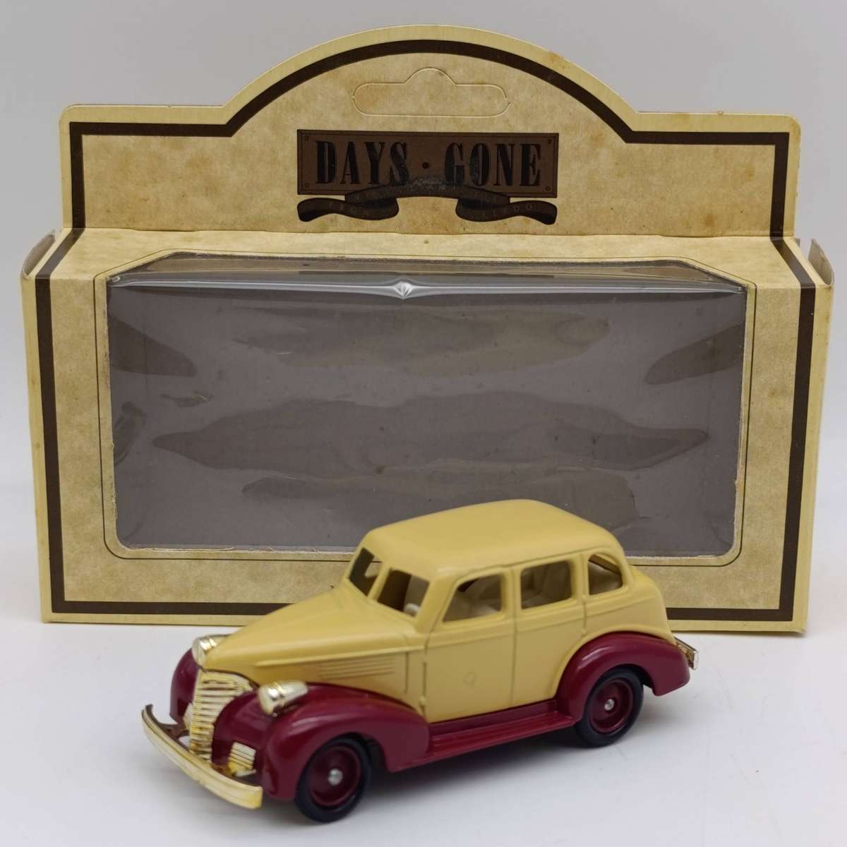 Lledo 1939 Chevrolet die-cast model car in box