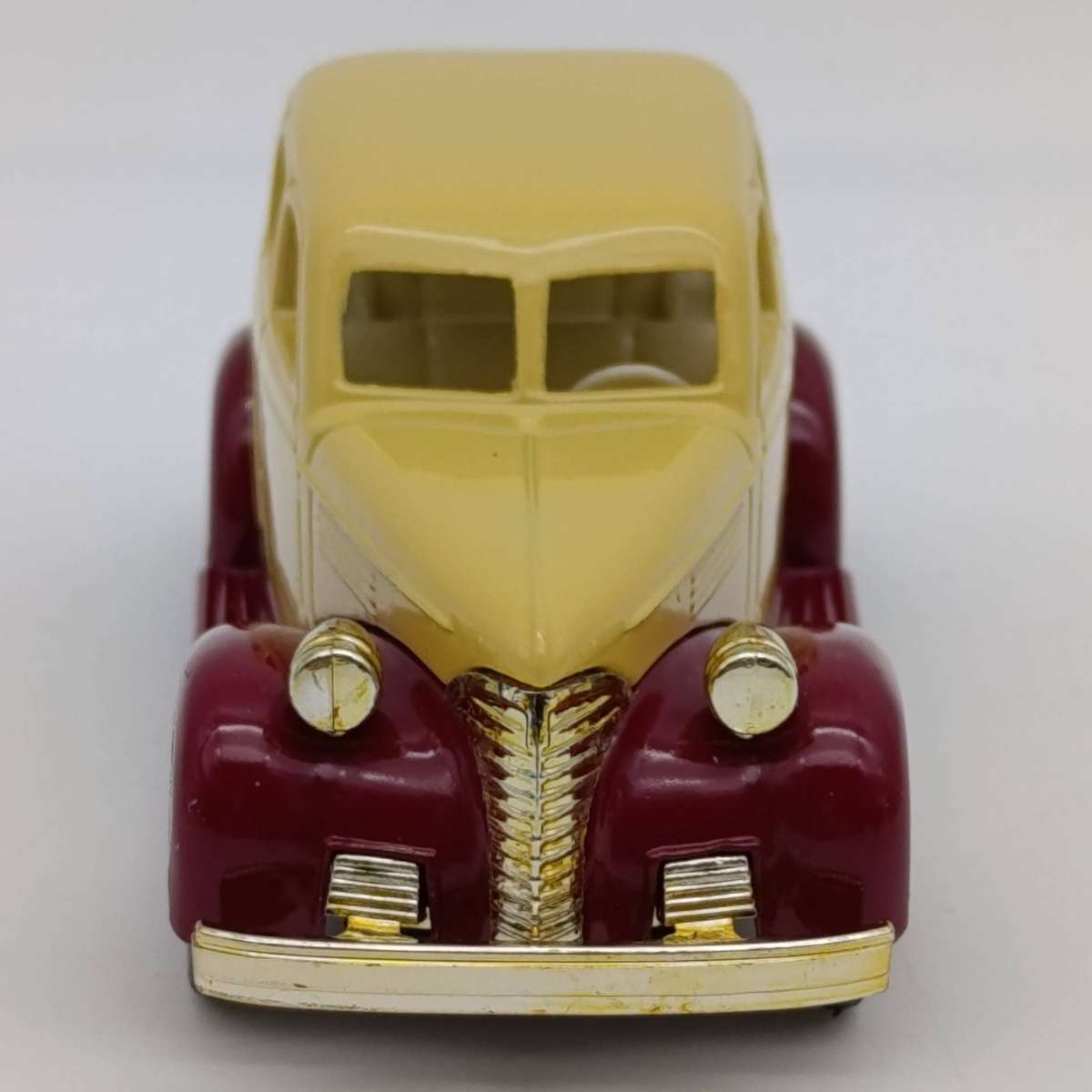 Lledo 1939 Chevrolet die-cast model car in box