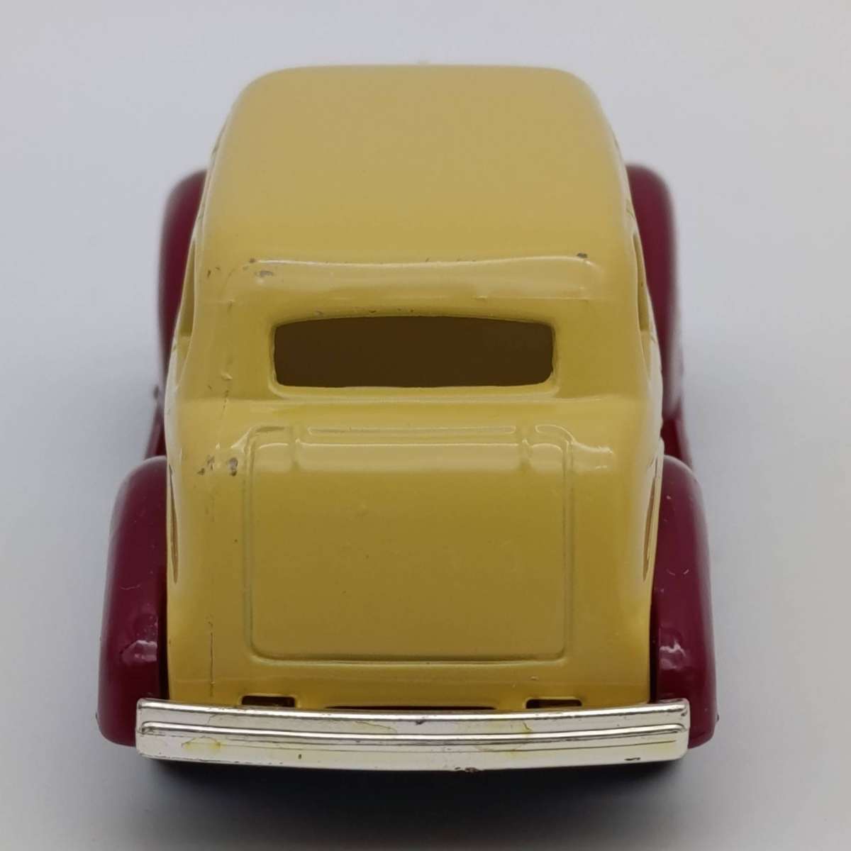 Lledo 1939 Chevrolet die-cast model car in box