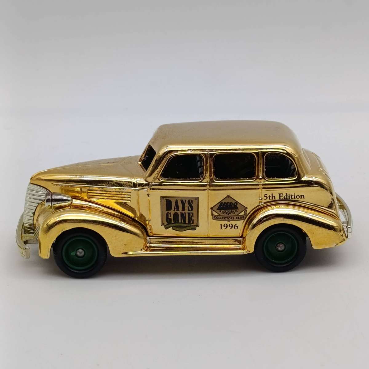 Lledo 1939 Chevrolet Days Gone 1996 Collectors club gold edition die-cast model car in box
