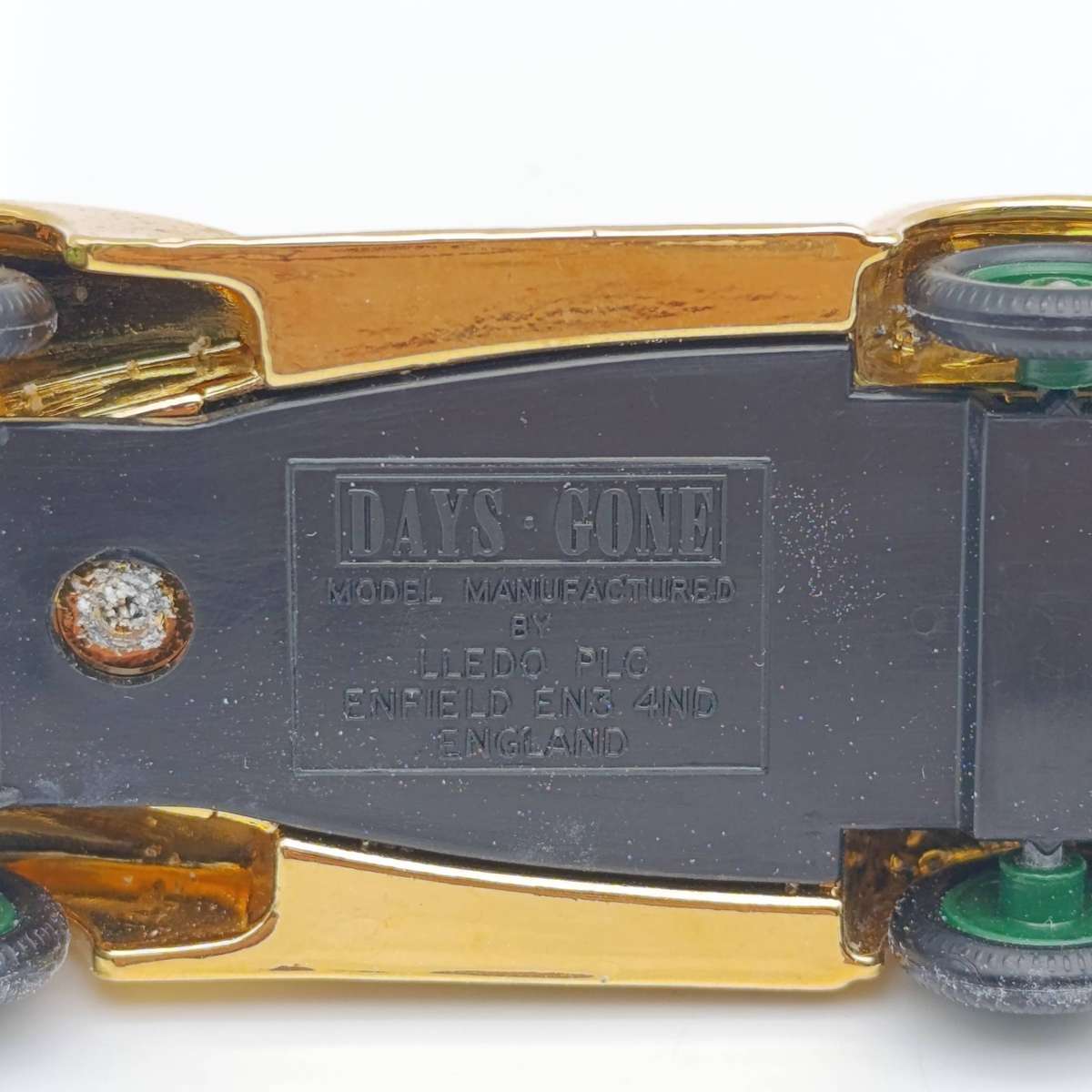 Lledo 1939 Chevrolet Days Gone 1996 Collectors club gold edition die-cast model car in box