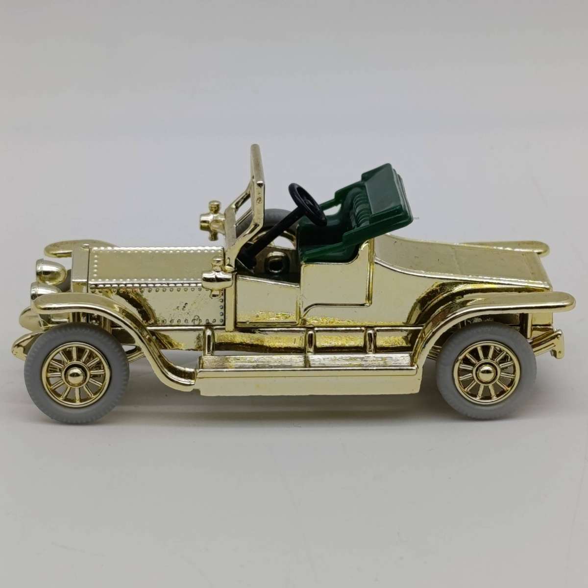 Lledo 1907 Rolls Royce Silver Ghost coupe 1994 collectors club gold issue die-cast model car in box