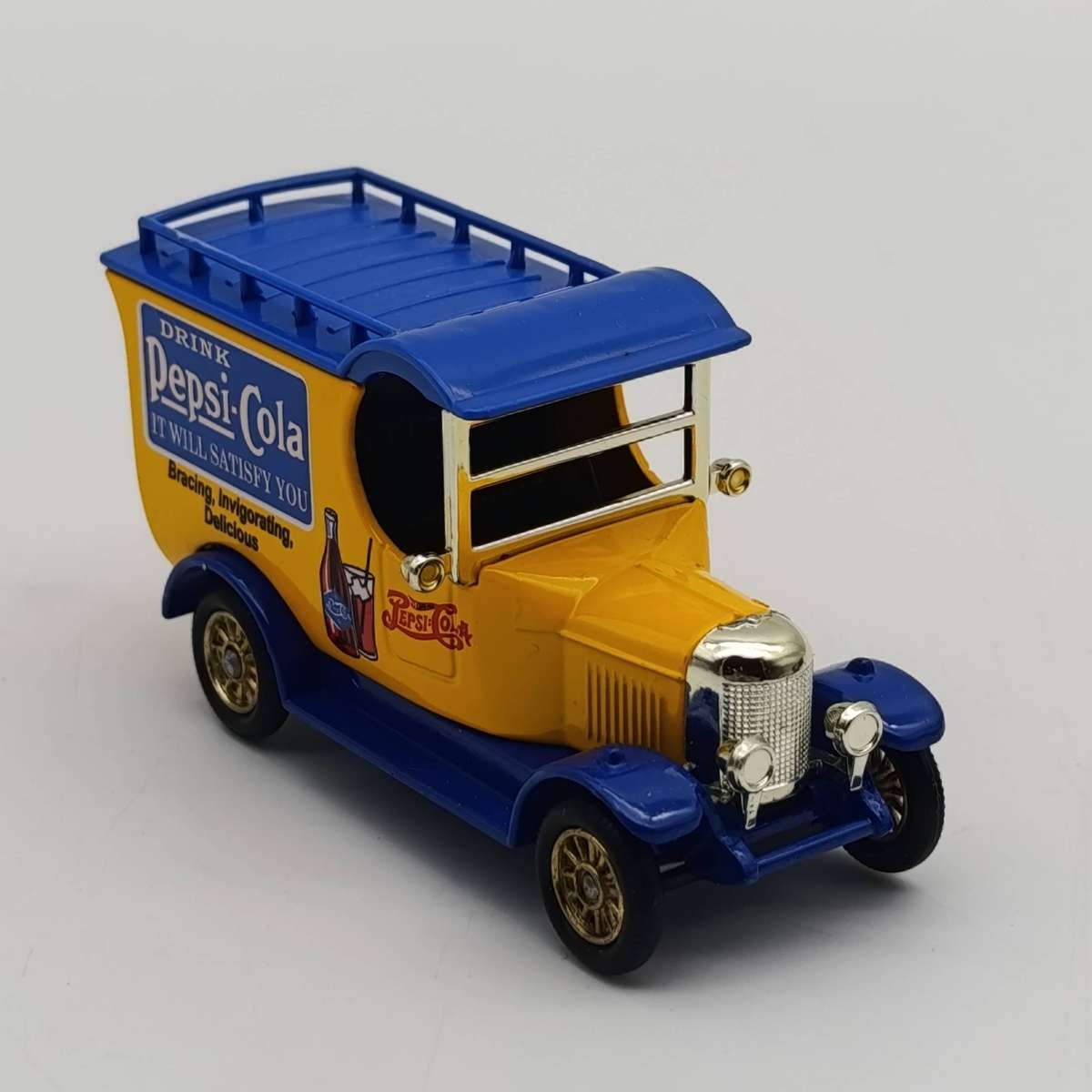 Lledo 1926 Morris Bull nose Pepsi-Cola delivery van model car in box