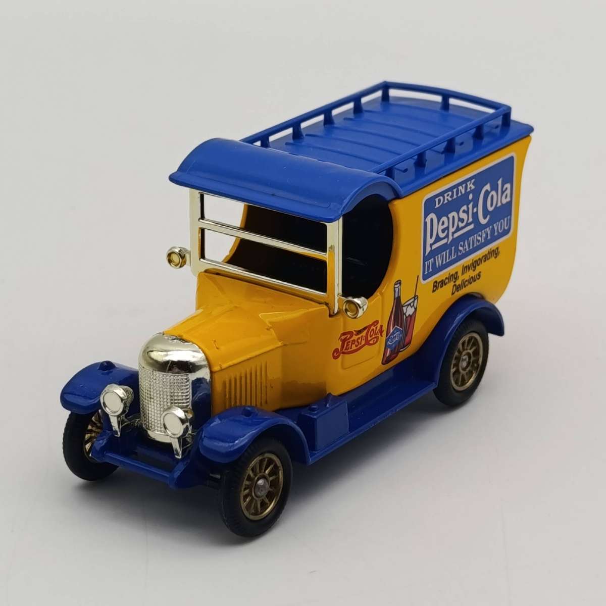 Lledo 1926 Morris Bull nose Pepsi-Cola delivery van model car in box