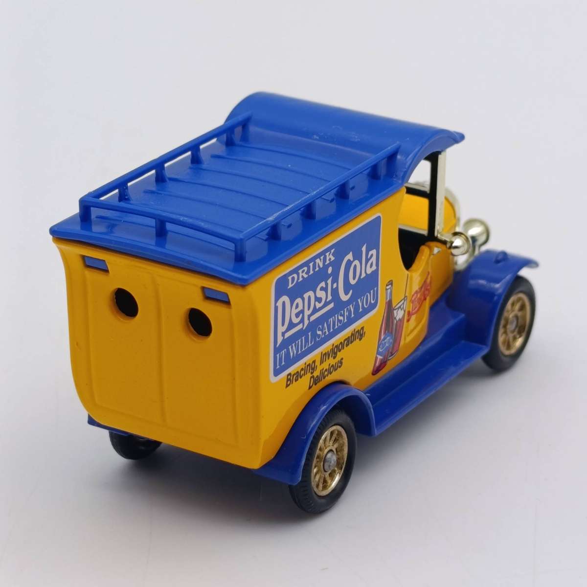 Lledo 1926 Morris Bull nose Pepsi-Cola delivery van model car in box