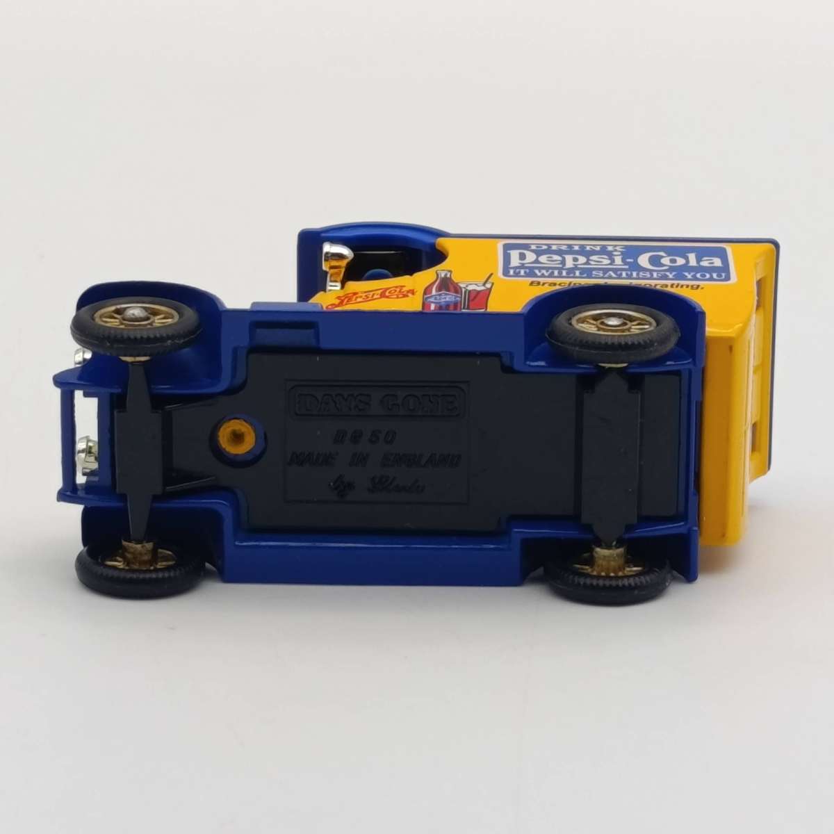 Lledo 1926 Morris Bull nose Pepsi-Cola delivery van model car in box