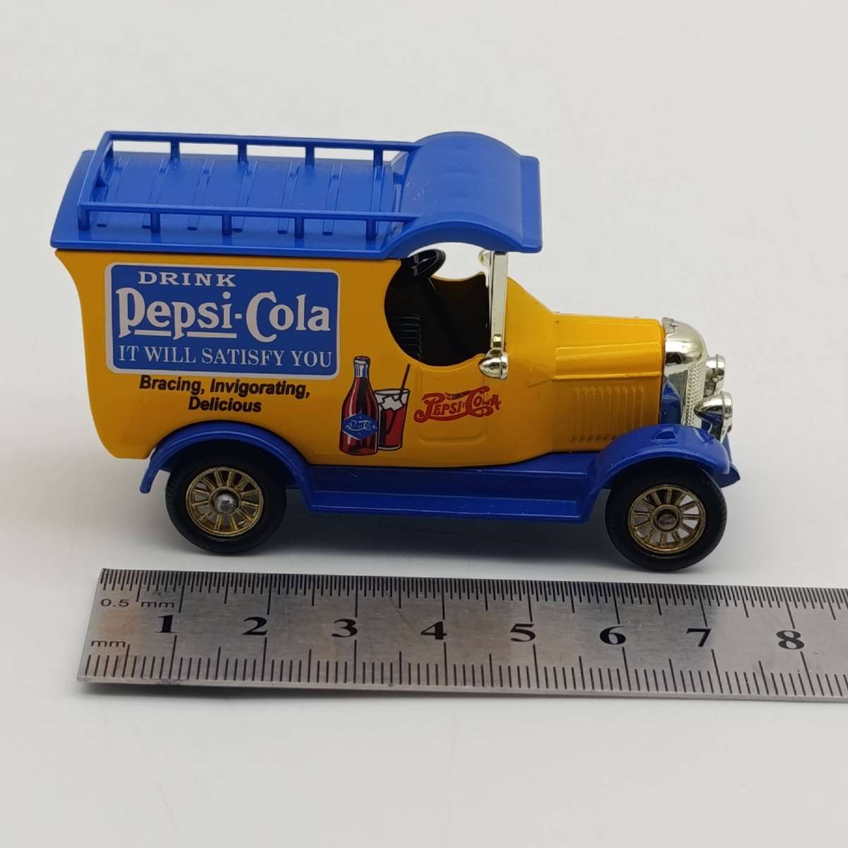 Lledo 1926 Morris Bull nose Pepsi-Cola delivery van model car in box