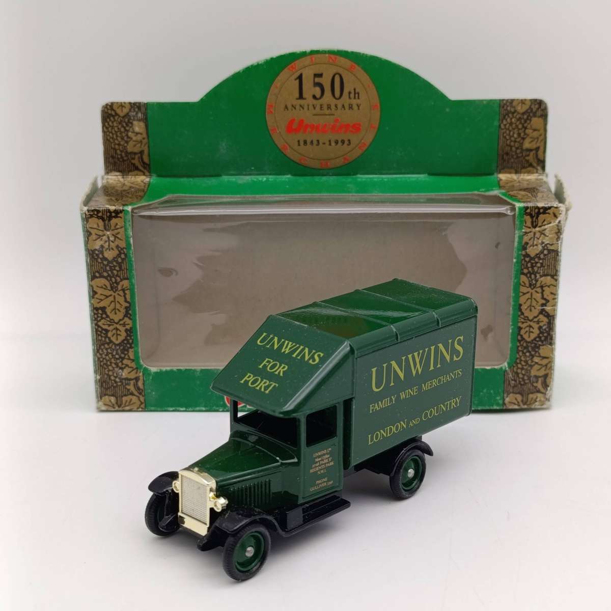 Lledo 1935 Morris Unwins Family wine Merchants delivery van die-cast model in box