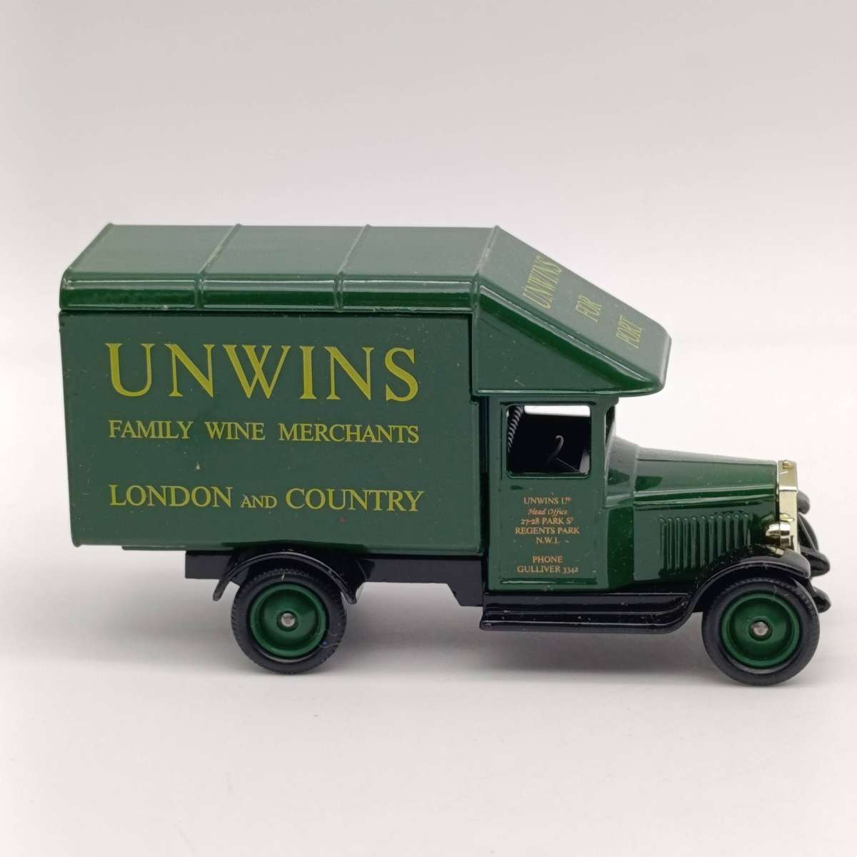 Lledo 1935 Morris Unwins Family wine Merchants delivery van die-cast model in box