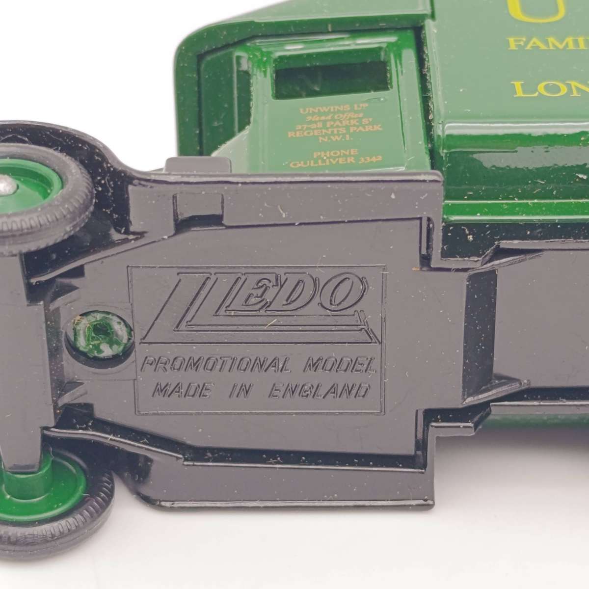 Lledo 1935 Morris Unwins Family wine Merchants delivery van die-cast model in box