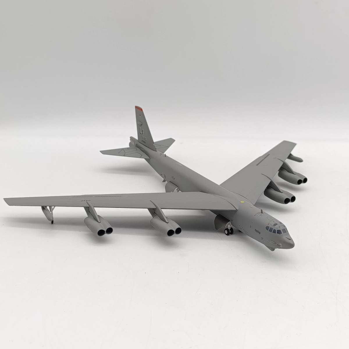 Herpa US Air Force Boeing B-52H Stratofortress die-cast model plane in box - scale 1/200