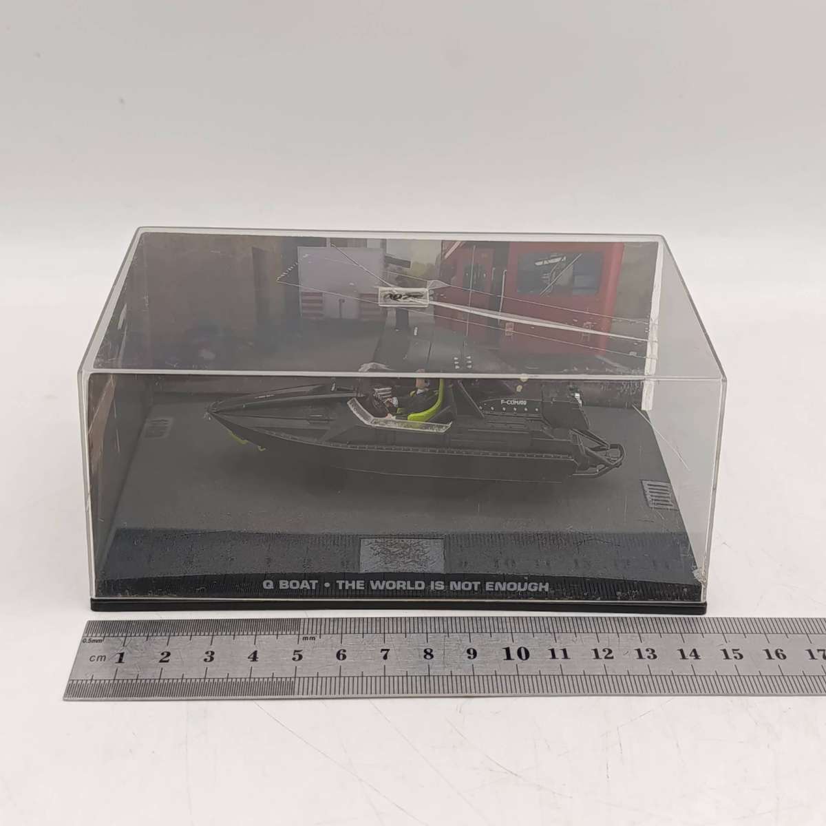 James Bond 007 Q Boat model with booklet - The world is not enough - case cracked