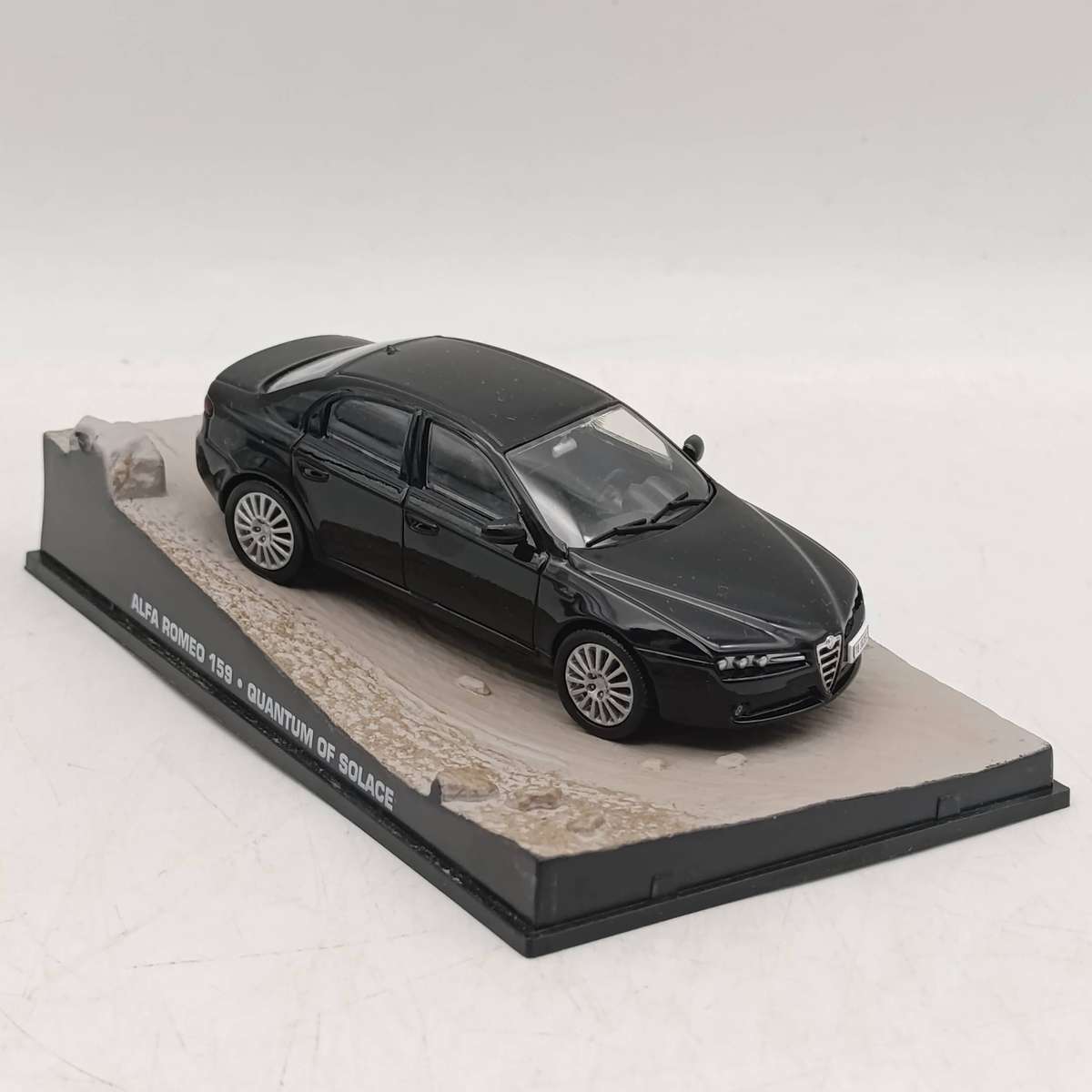 James 007  Alfa Romeo 159 model car with bookle - Quantum Solace - case cracked