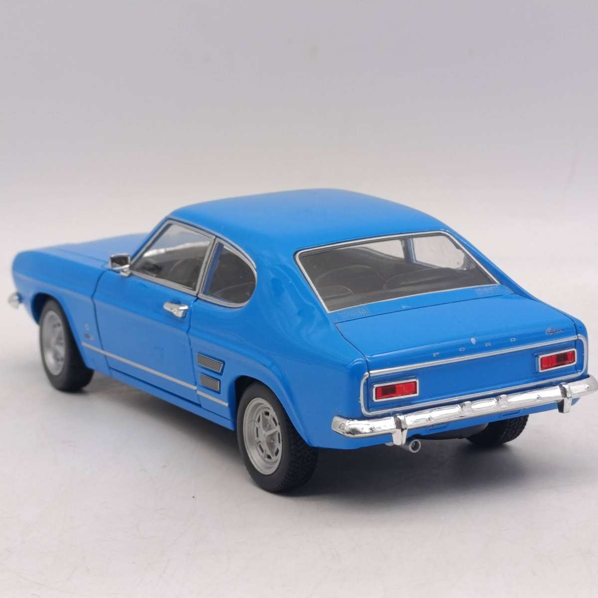 Welly 1969 Ford Capri die-cast model car - scale 1/24