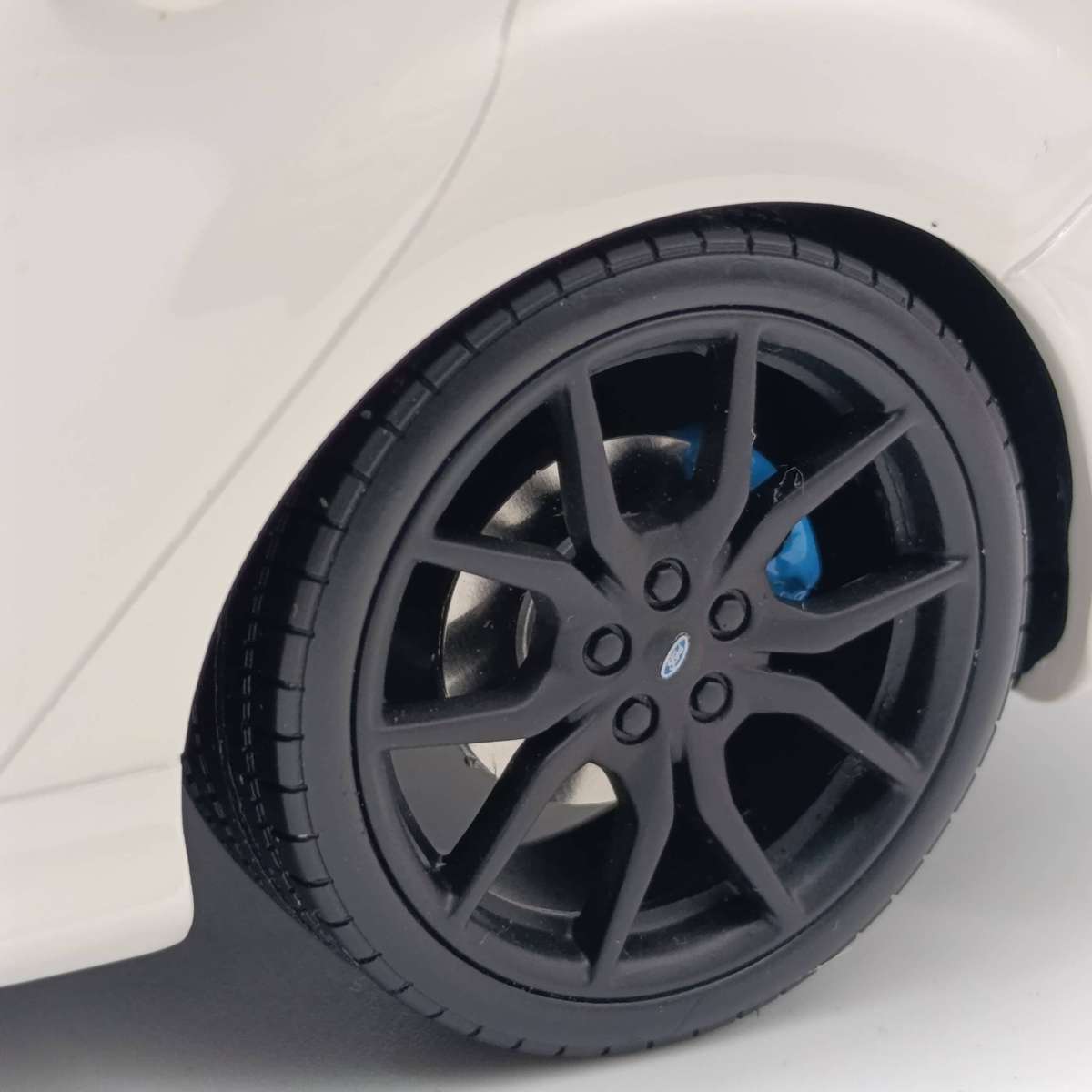 Otto Models Ford Focus RS White die-cast model car - scale 1/18
