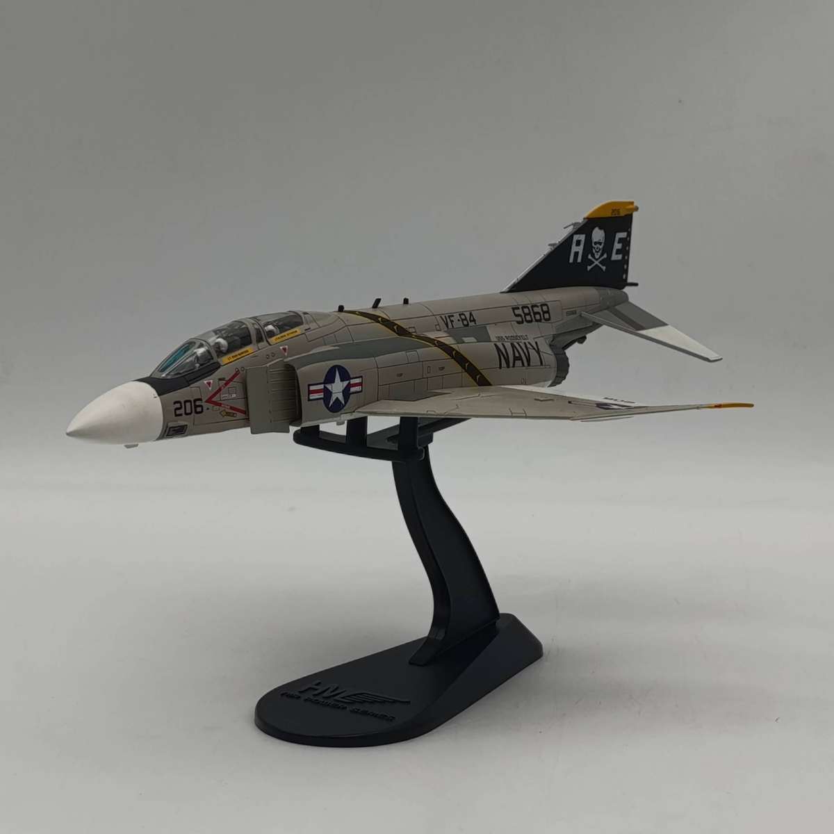 HobbyMaster MoDonnell Douglas F-4J  VF-84 Jolly Rogers die-cast model plane in box - scale 1/72