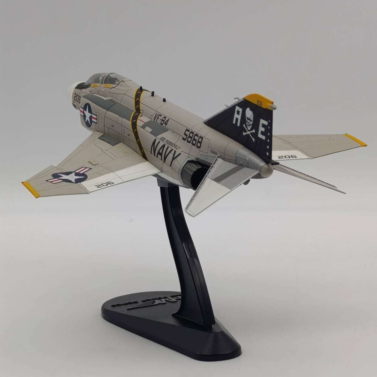 HobbyMaster MoDonnell Douglas F-4J  VF-84 Jolly Rogers die-cast model plane in box - scale 1/72