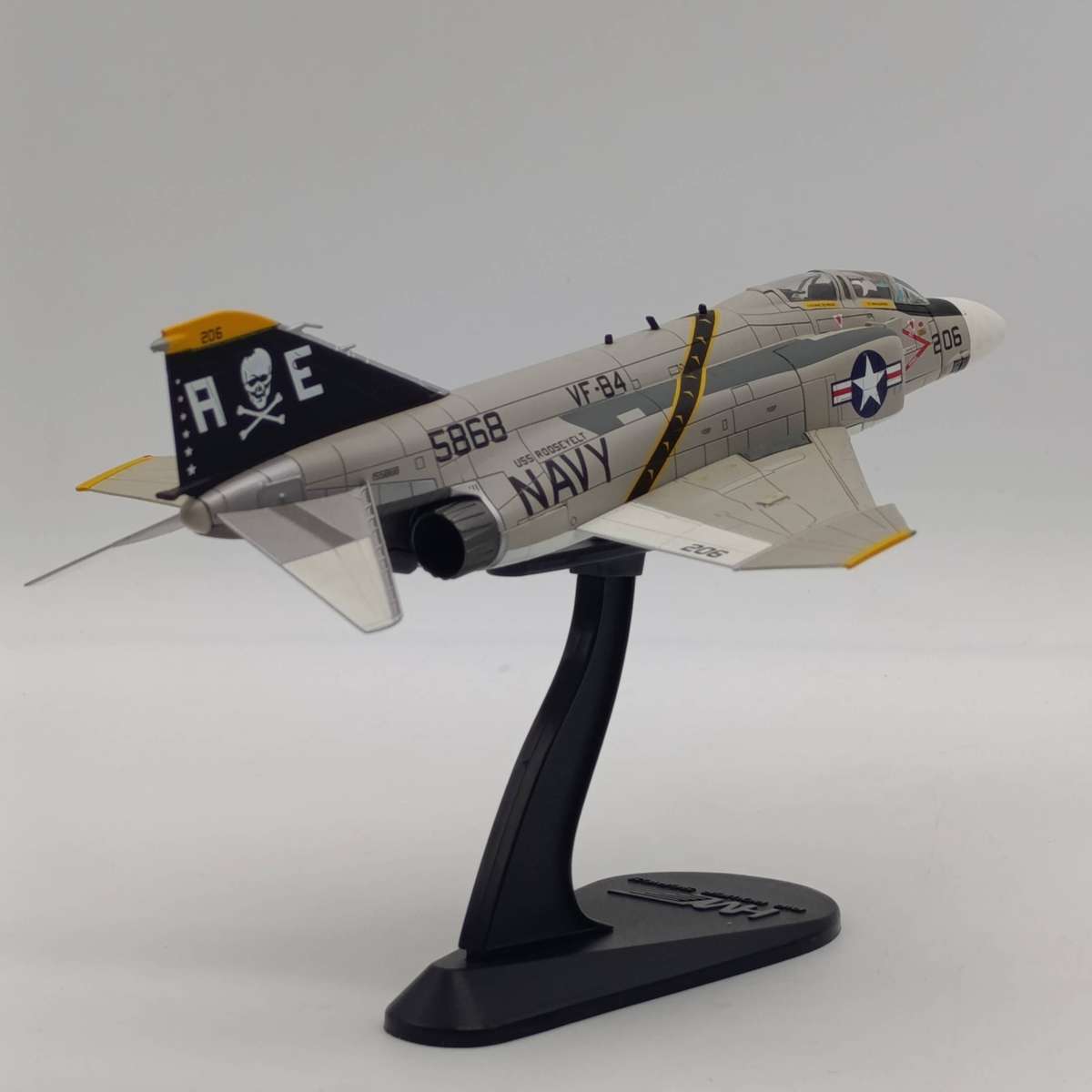 HobbyMaster MoDonnell Douglas F-4J  VF-84 Jolly Rogers die-cast model plane in box - scale 1/72