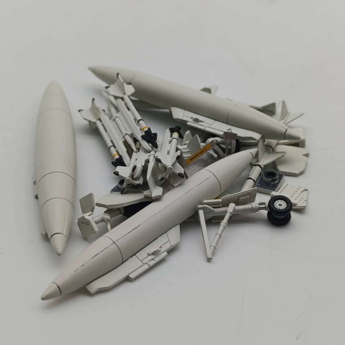 HobbyMaster MoDonnell Douglas F-4J  VF-84 Jolly Rogers die-cast model plane in box - scale 1/72