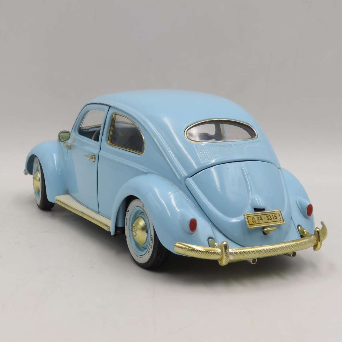 Bburago 1955 Volkswagen Beetle model car -  scale 1/18