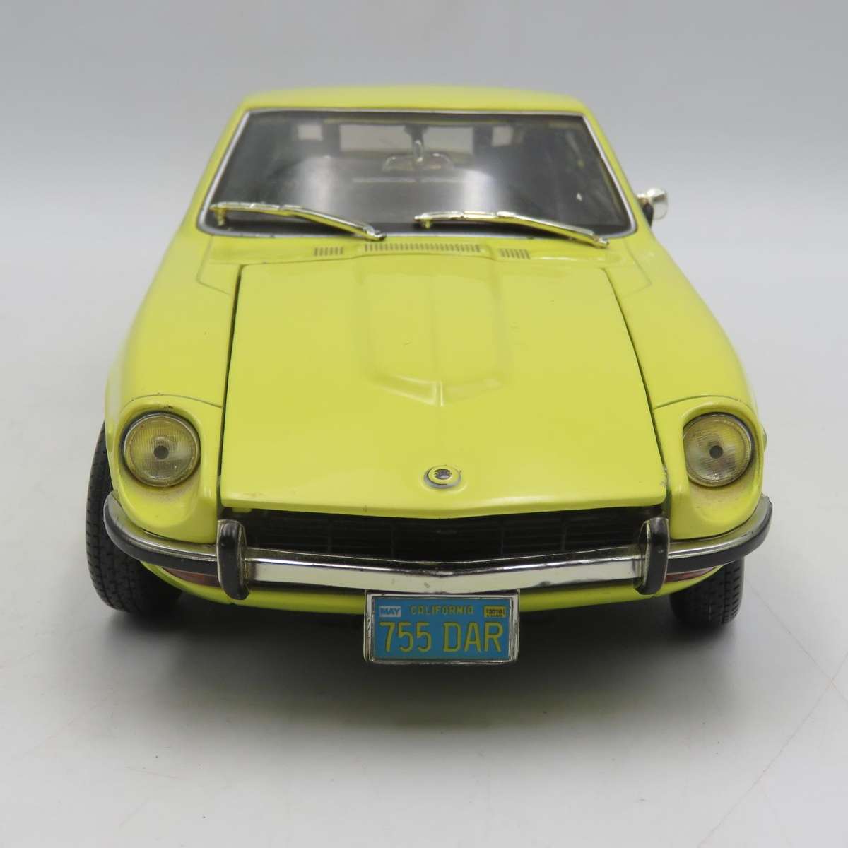 Maisto 1971 Datsun 240Z die-cast model car - Scale 1/18