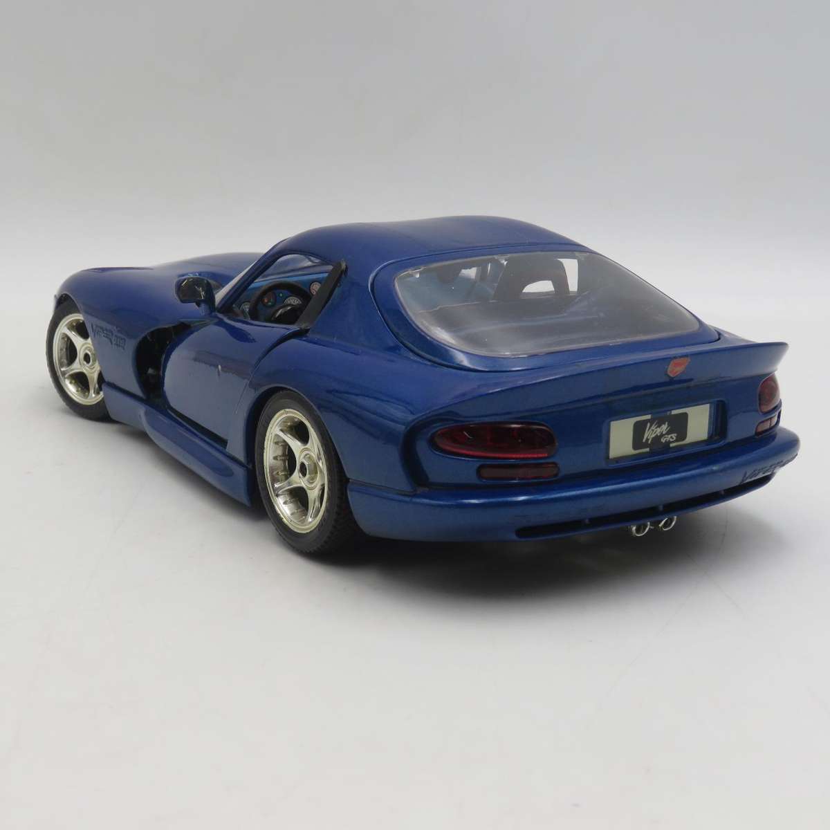Bburago Dodge Viper GTS Coupe die-cast model car - Scale 1/18