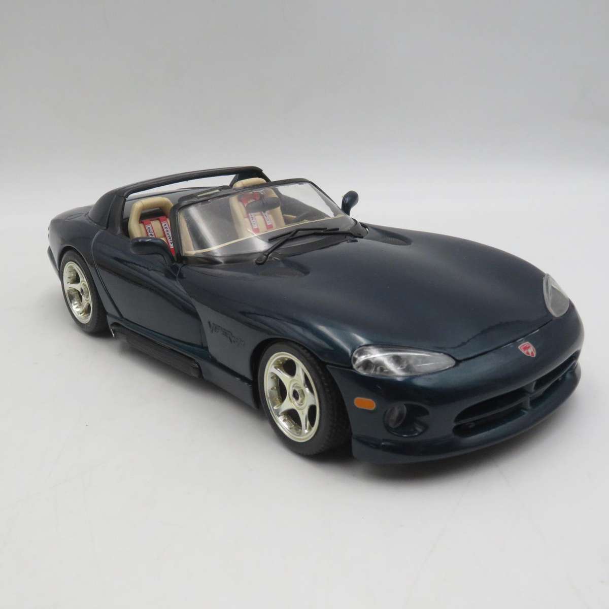 Bburago Dodge Viper RT/10 die-cast model car - scale 1/18 - Sunvisors damaged