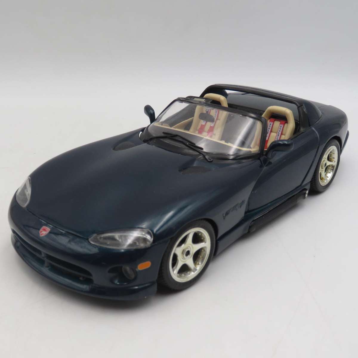 Bburago Dodge Viper RT/10 die-cast model car - scale 1/18 - Sunvisors damaged