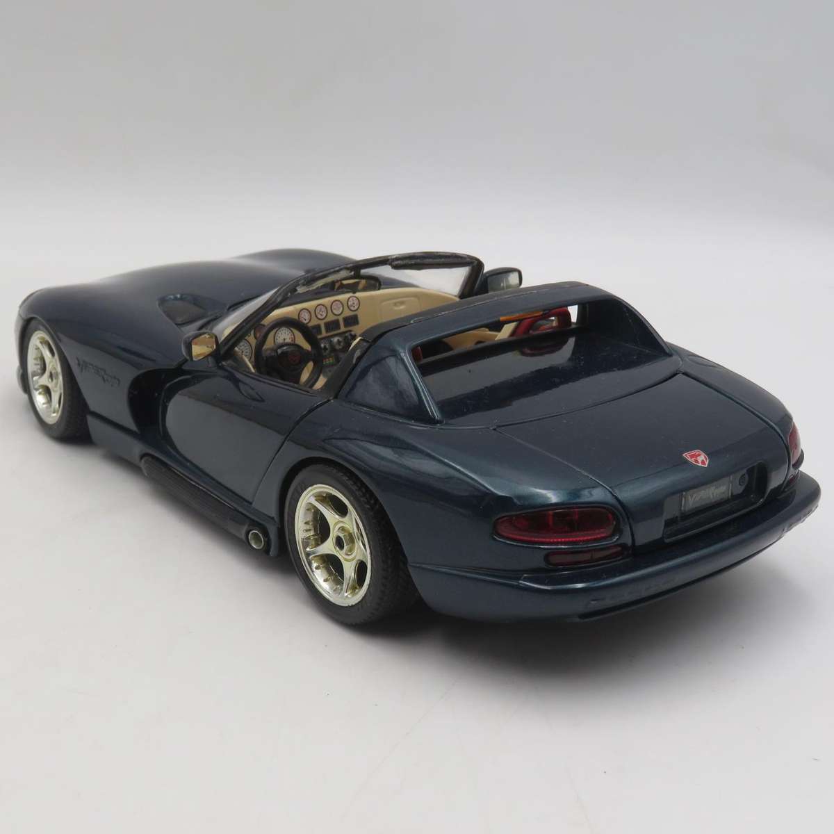 Bburago Dodge Viper RT/10 die-cast model car - scale 1/18 - Sunvisors damaged