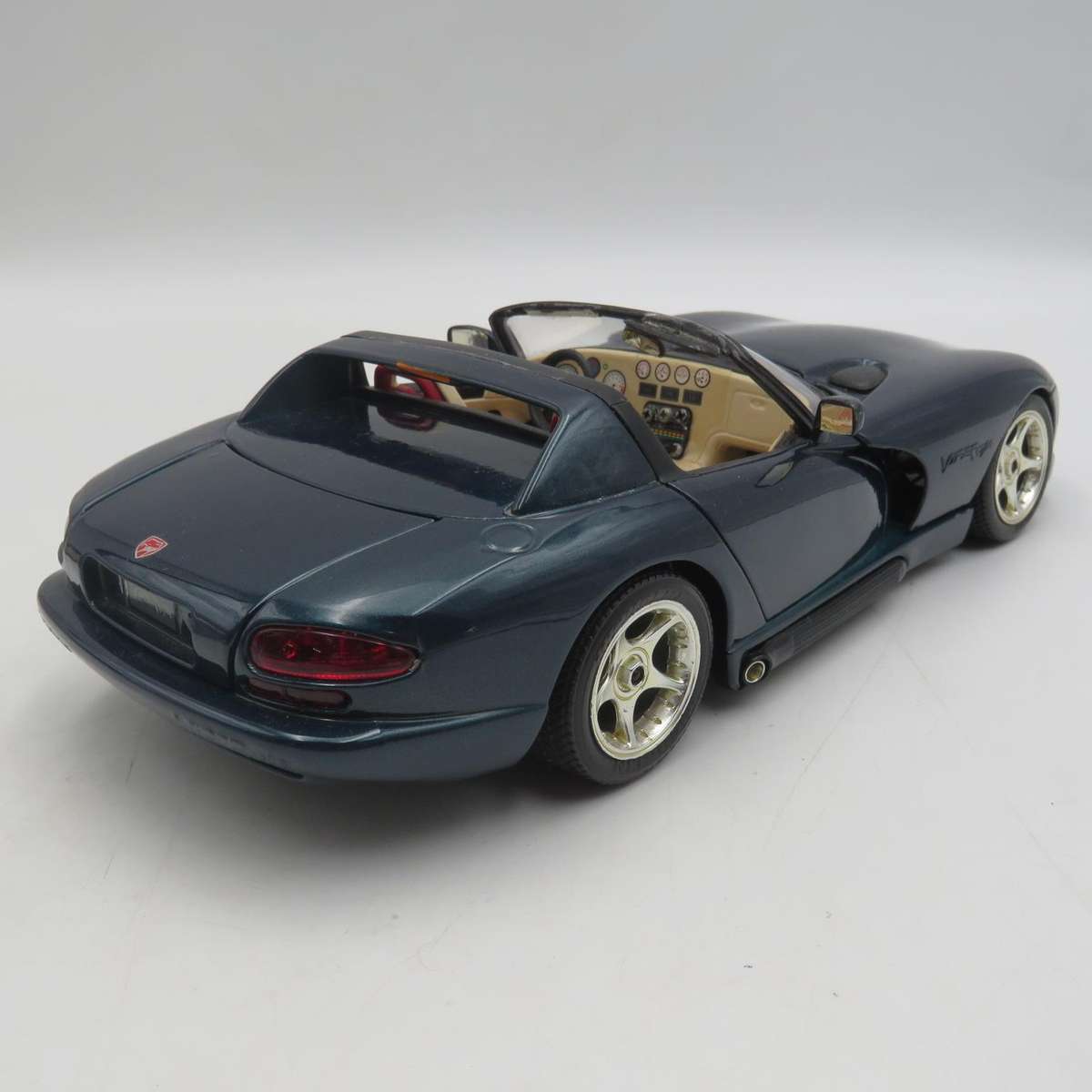 Bburago Dodge Viper RT/10 die-cast model car - scale 1/18 - Sunvisors damaged