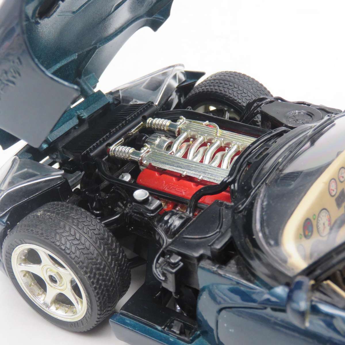 Bburago Dodge Viper RT/10 die-cast model car - scale 1/18 - Sunvisors damaged