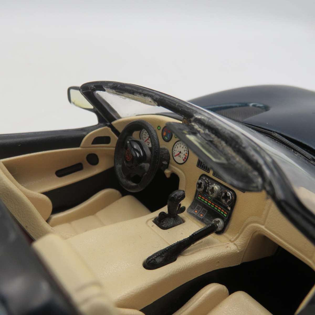 Bburago Dodge Viper RT/10 die-cast model car - scale 1/18 - Sunvisors damaged