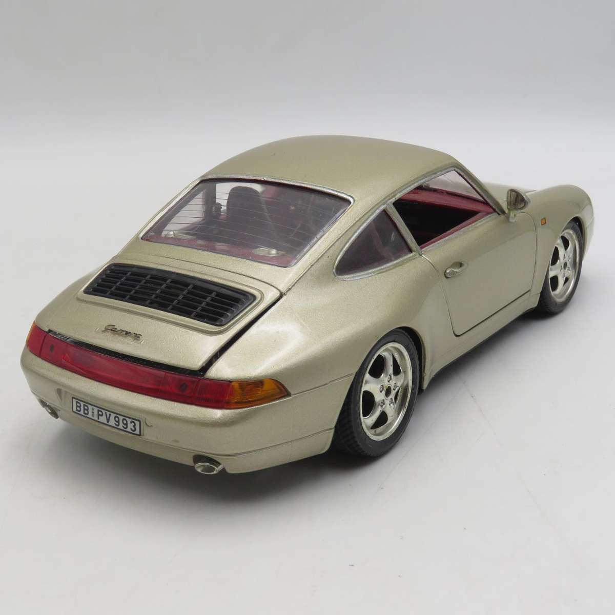 Bburago 1993 Porsche Carrera 911 die-cast model - Scale 1/18