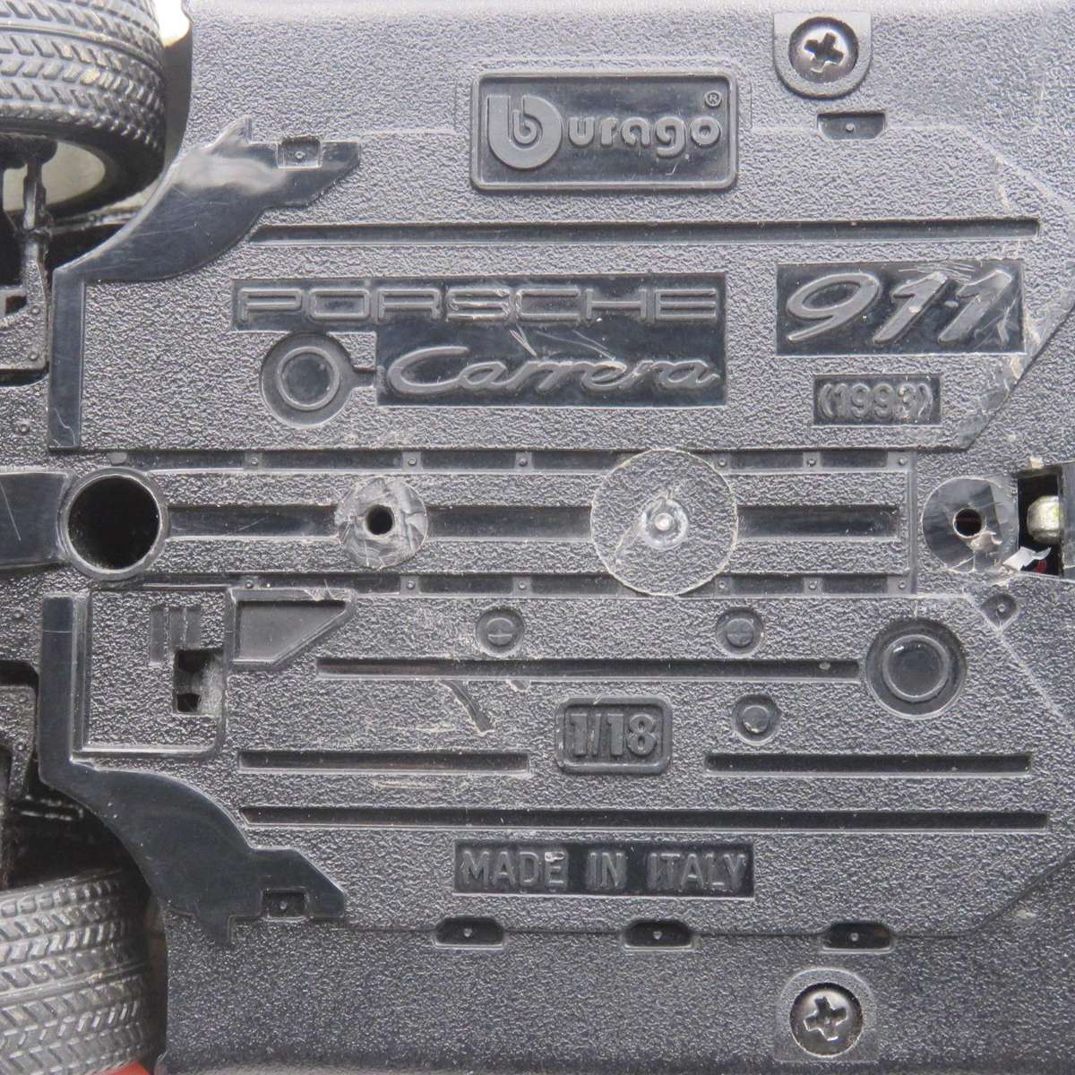 Bburago 1993 Porsche Carrera 911 die-cast model - Scale 1/18